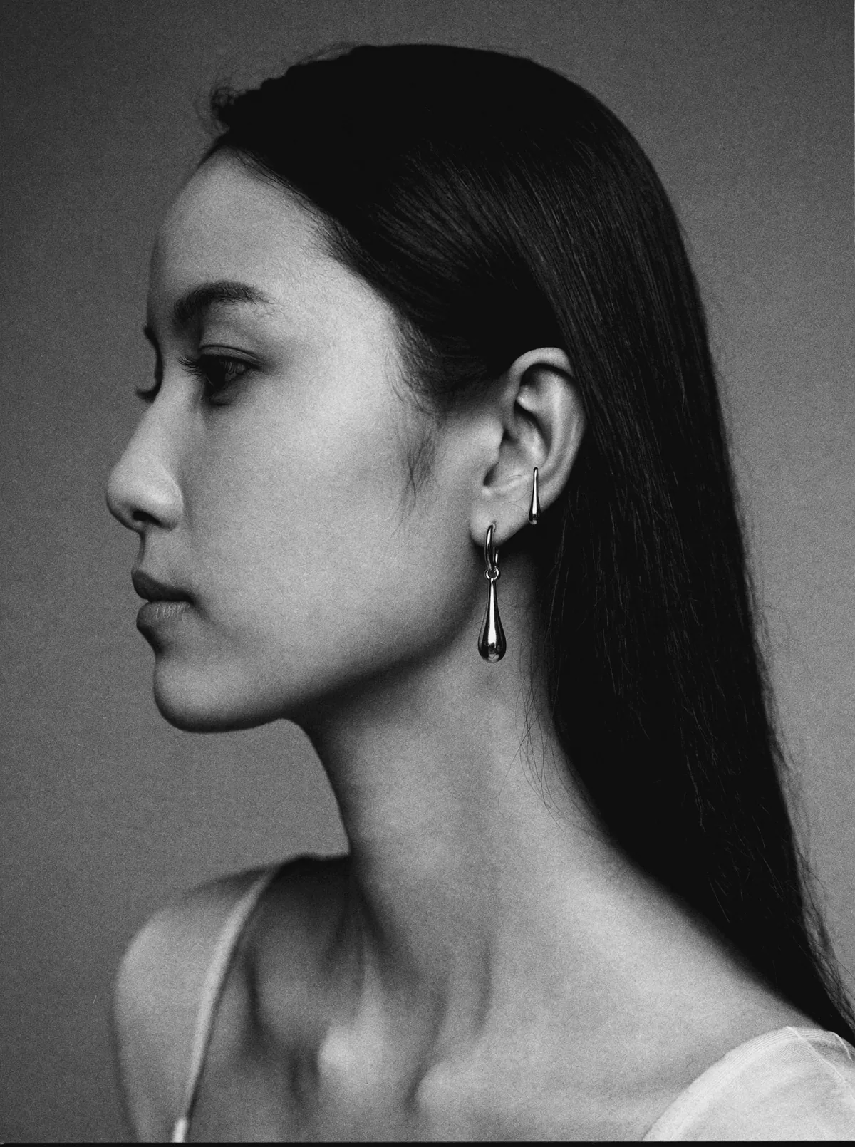 Sculptural profile, ear cuff and teardrop drop