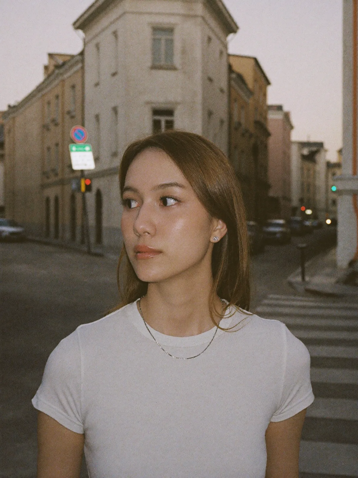 Street pensive dusk, thin chain and stud